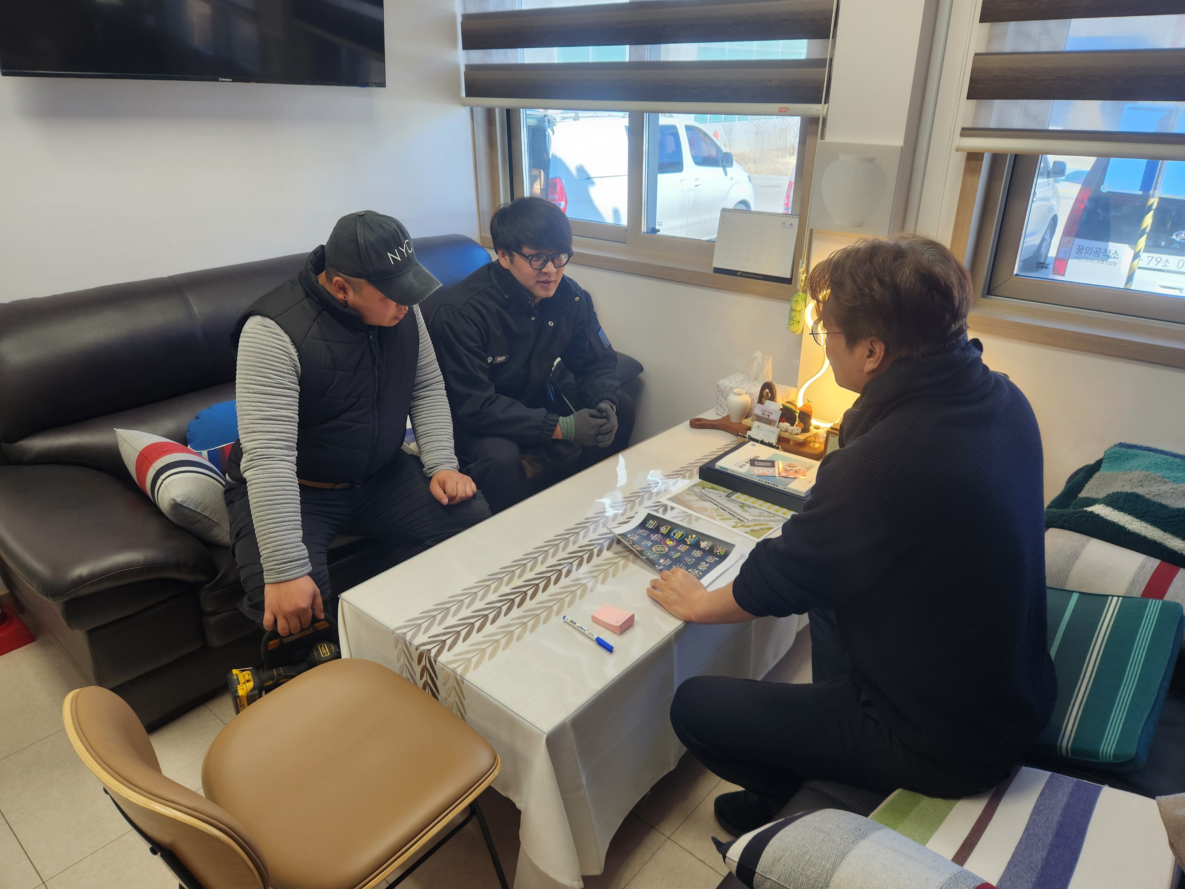 [26.01.28] 로고젝터 설치